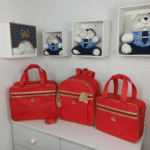 Bolsa Maternidade Feminino e Masculino Kit 2 Bolsas + Mochila + Trocador Rubi Vermelha - Imagem 6